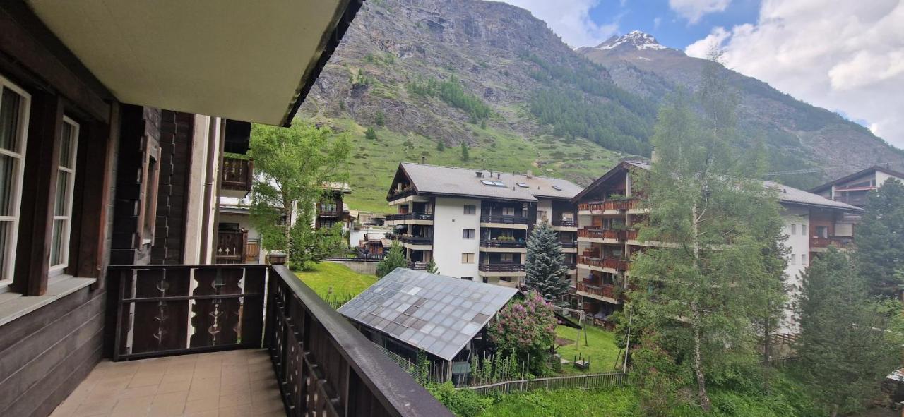 La Perle Apartments Zermatt Bagian luar foto